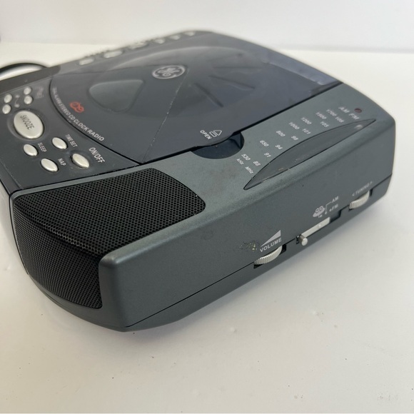 Vintage 2001 GE Dual Alarm Stereo CD Clock Radio TESTED WORKS READ (GE 7-4897A) - Picture 5 of 14